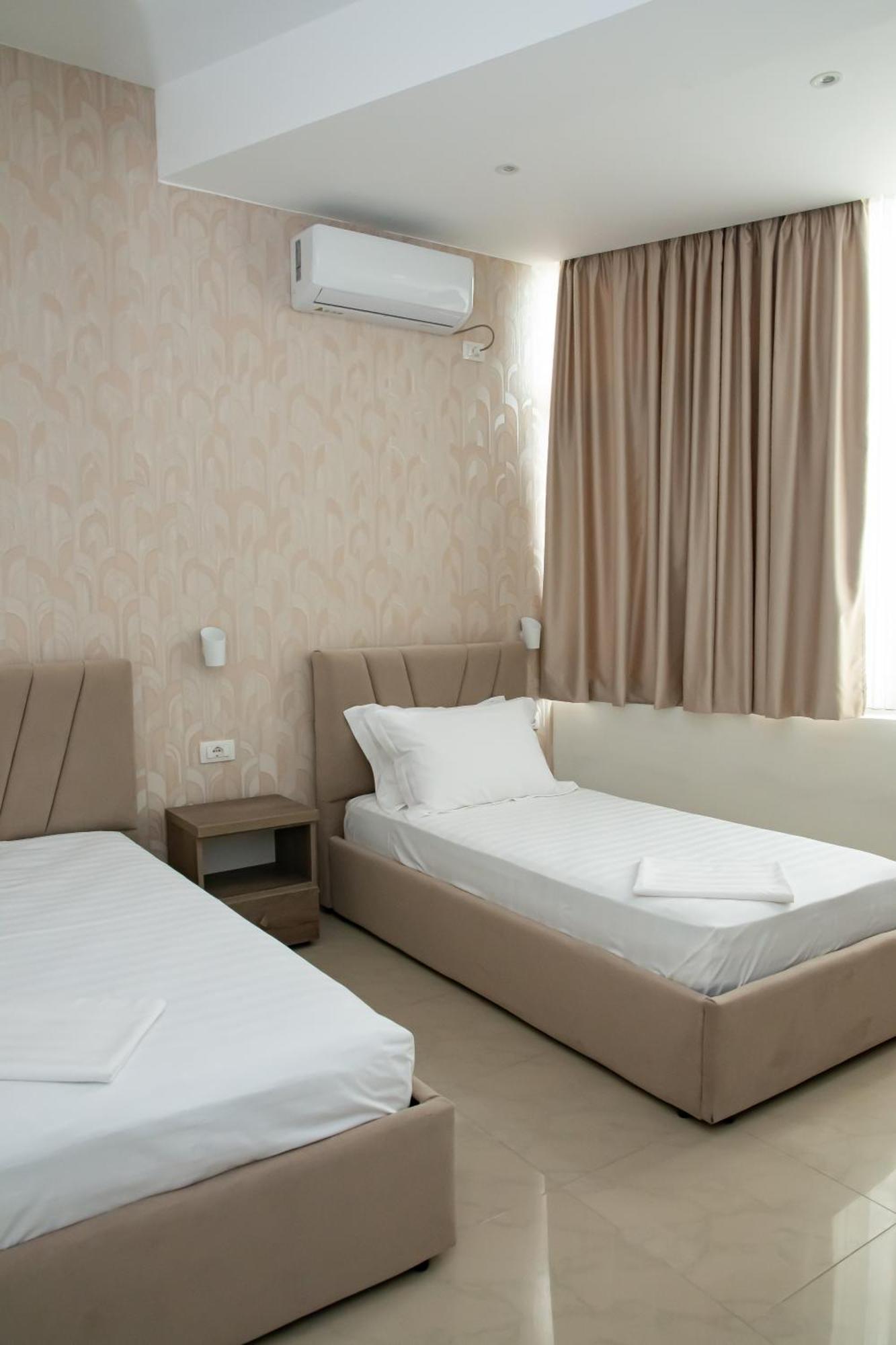 Alv Rent Rooms Vlore Ngoại thất bức ảnh
