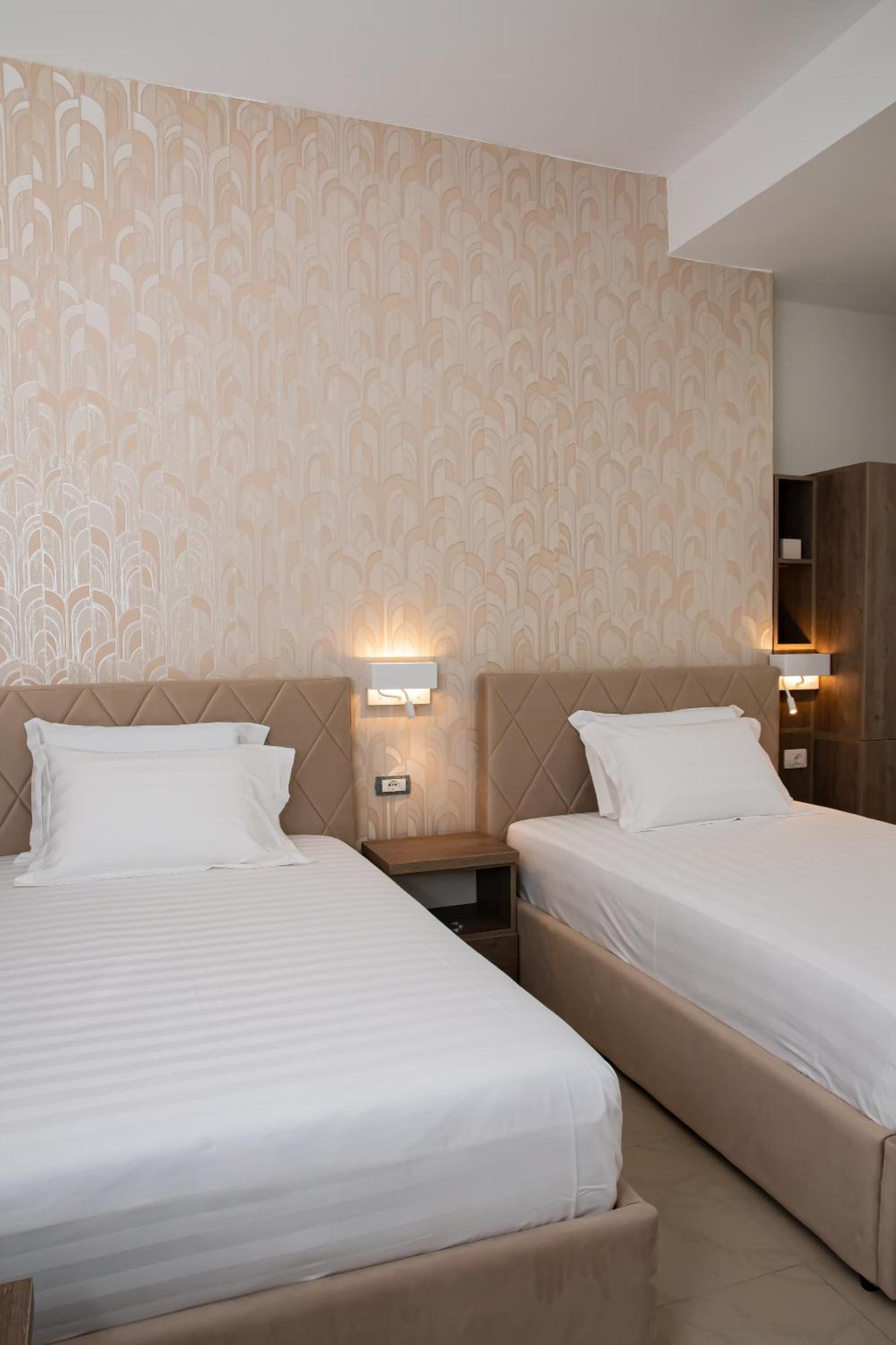 Alv Rent Rooms Vlore Ngoại thất bức ảnh