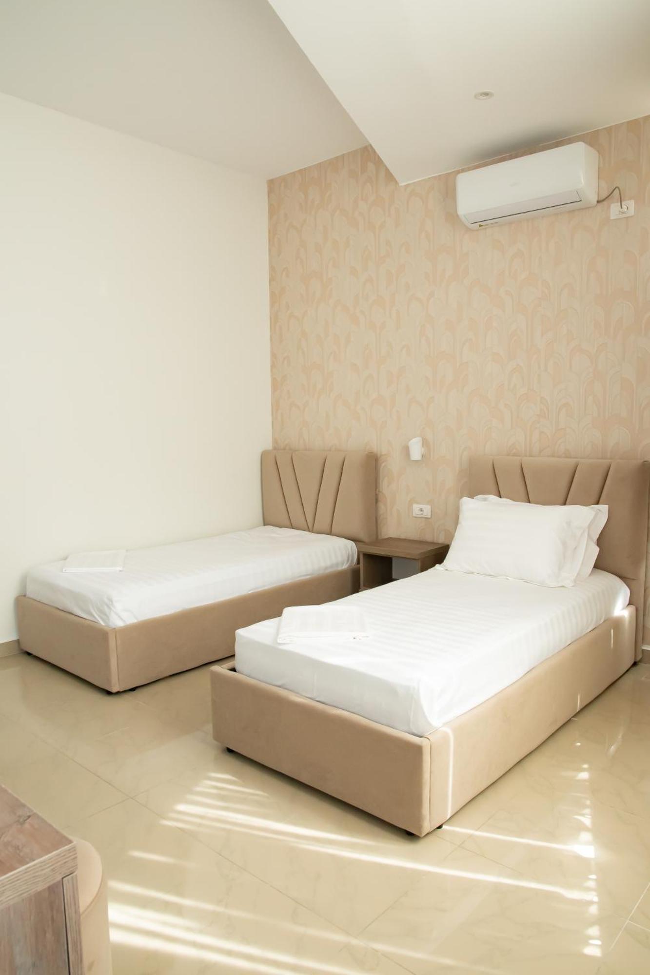 Alv Rent Rooms Vlore Ngoại thất bức ảnh