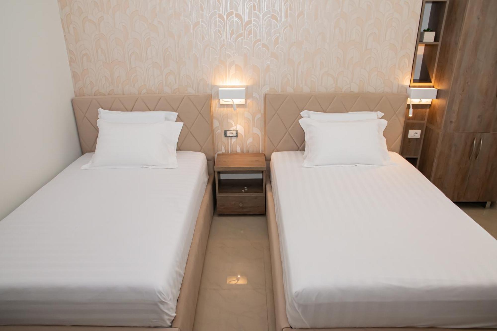 Alv Rent Rooms Vlore Ngoại thất bức ảnh