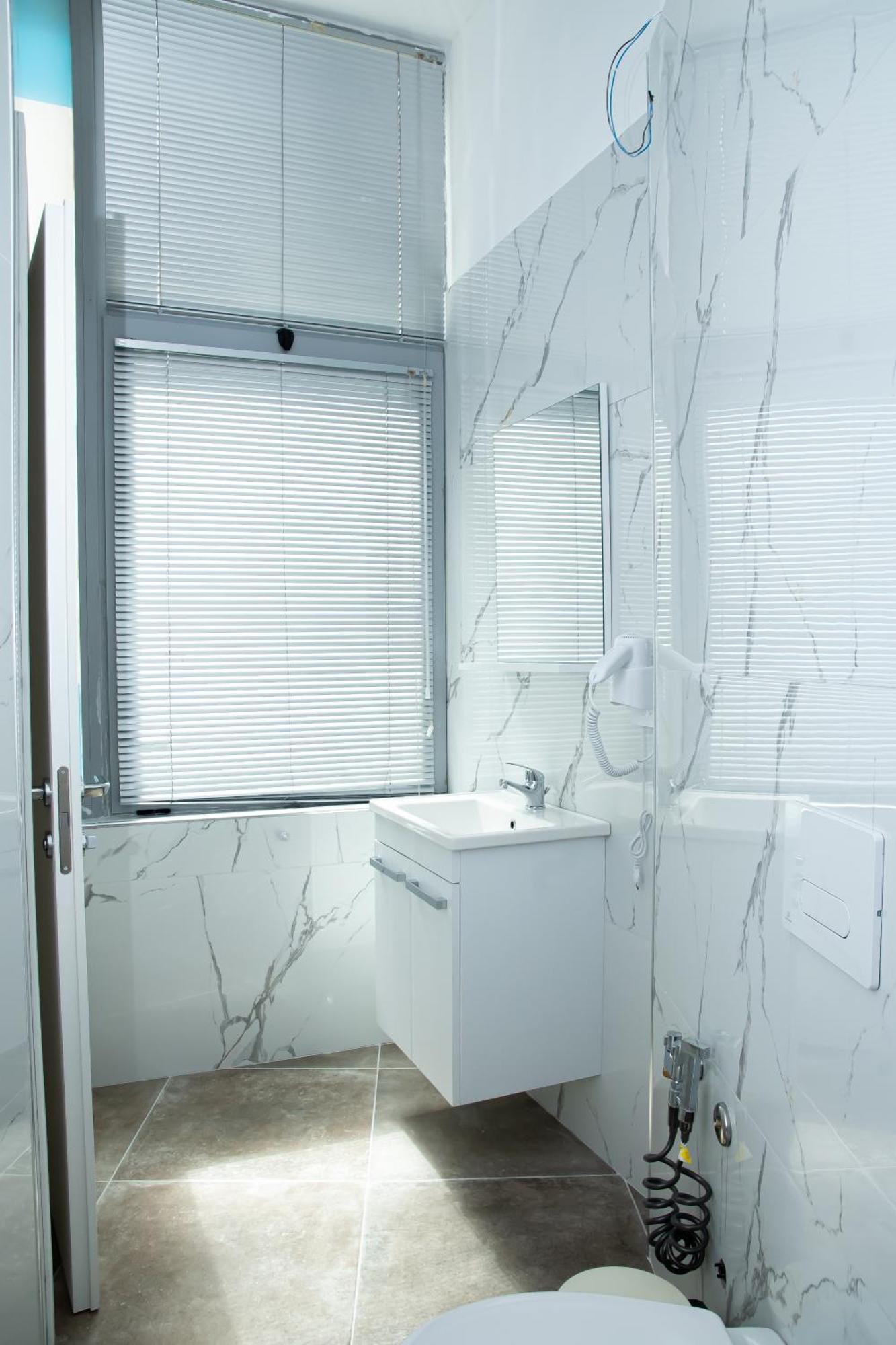 Alv Rent Rooms Vlore Ngoại thất bức ảnh