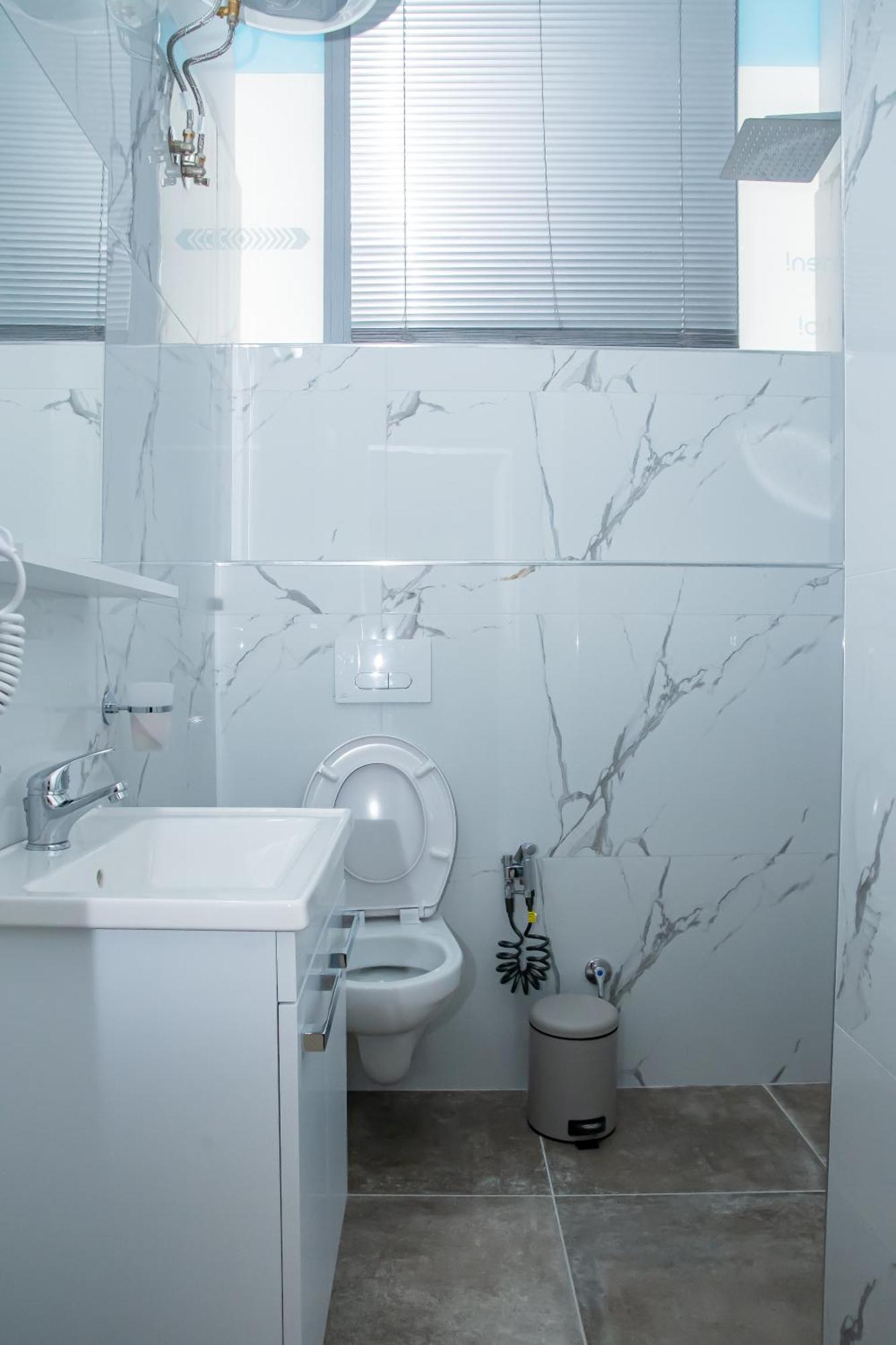 Alv Rent Rooms Vlore Ngoại thất bức ảnh