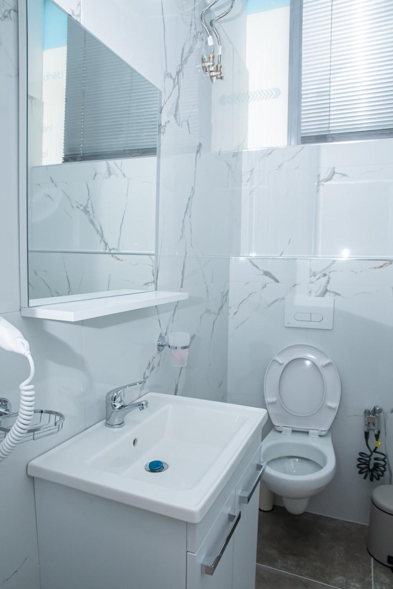 Alv Rent Rooms Vlore Ngoại thất bức ảnh