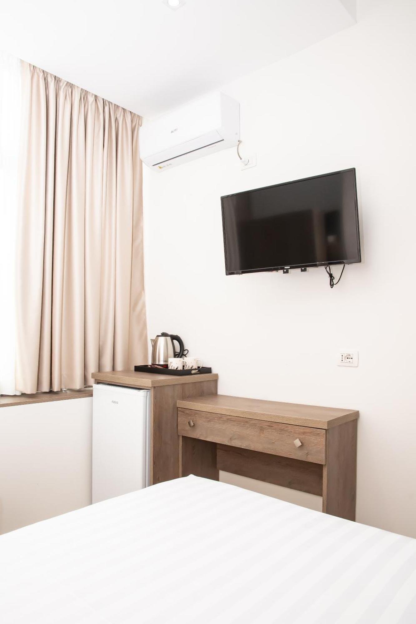 Alv Rent Rooms Vlore Ngoại thất bức ảnh
