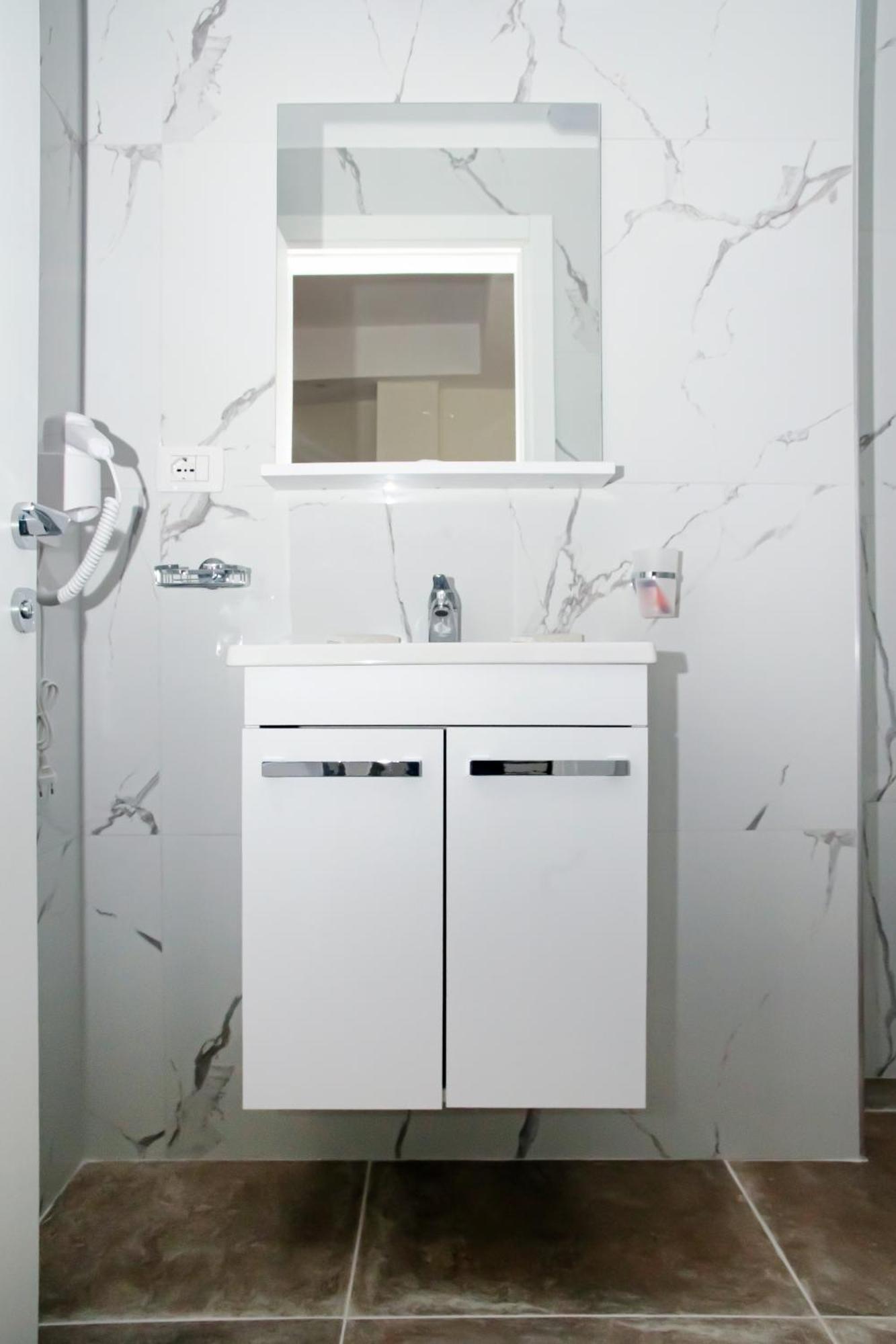 Alv Rent Rooms Vlore Ngoại thất bức ảnh