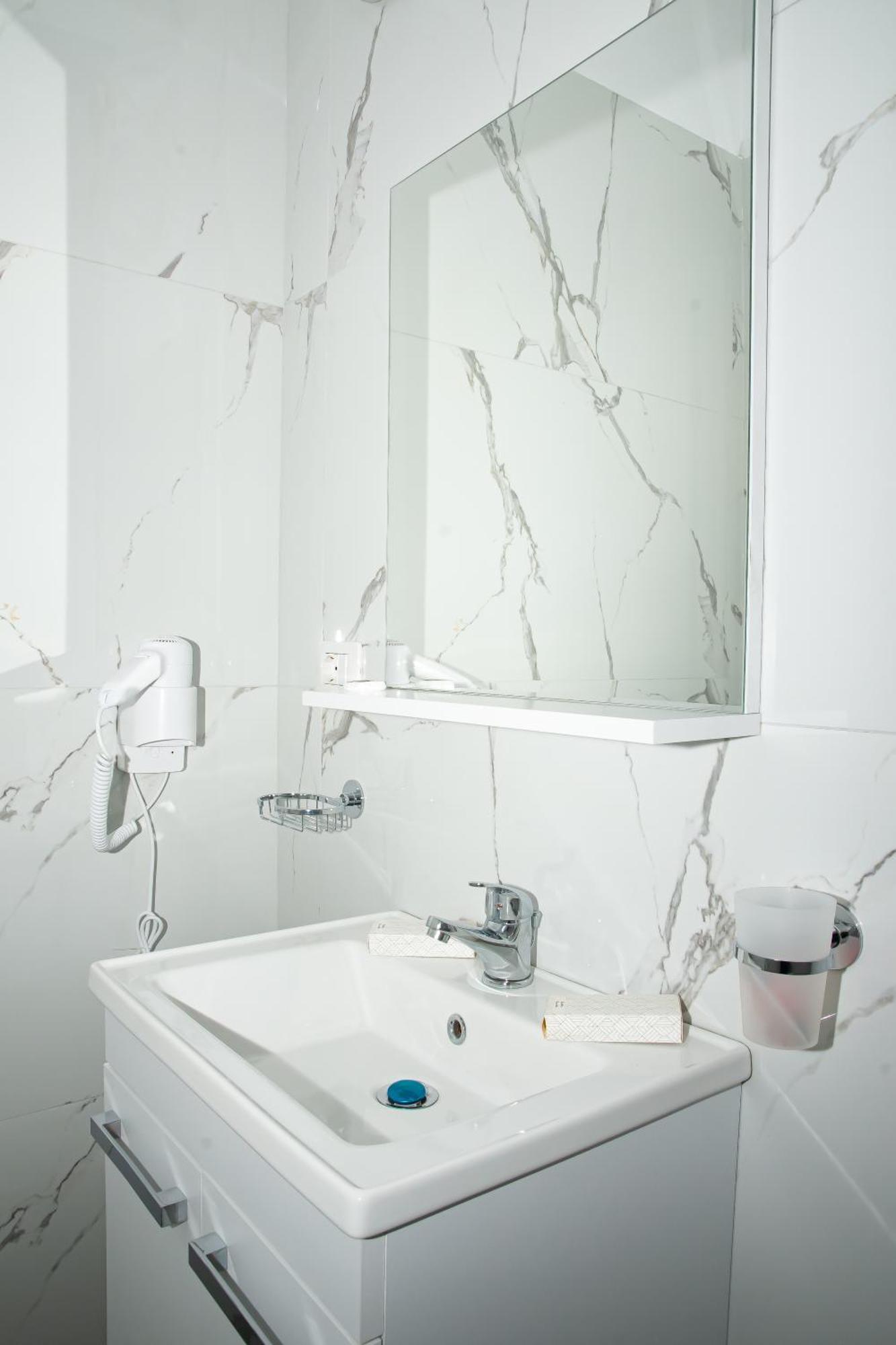 Alv Rent Rooms Vlore Ngoại thất bức ảnh