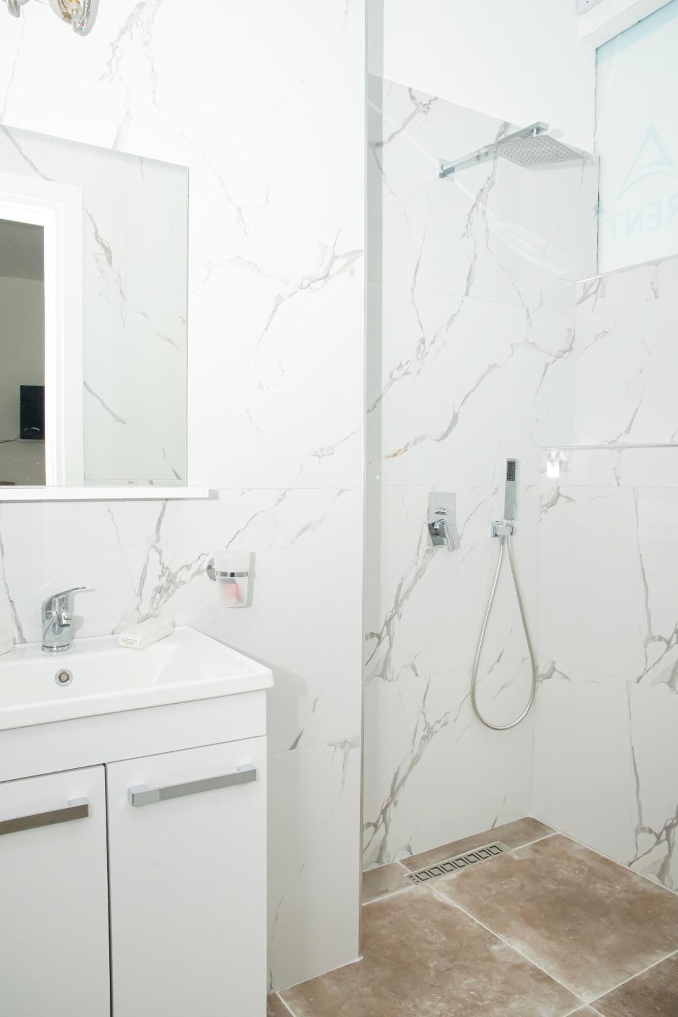 Alv Rent Rooms Vlore Ngoại thất bức ảnh