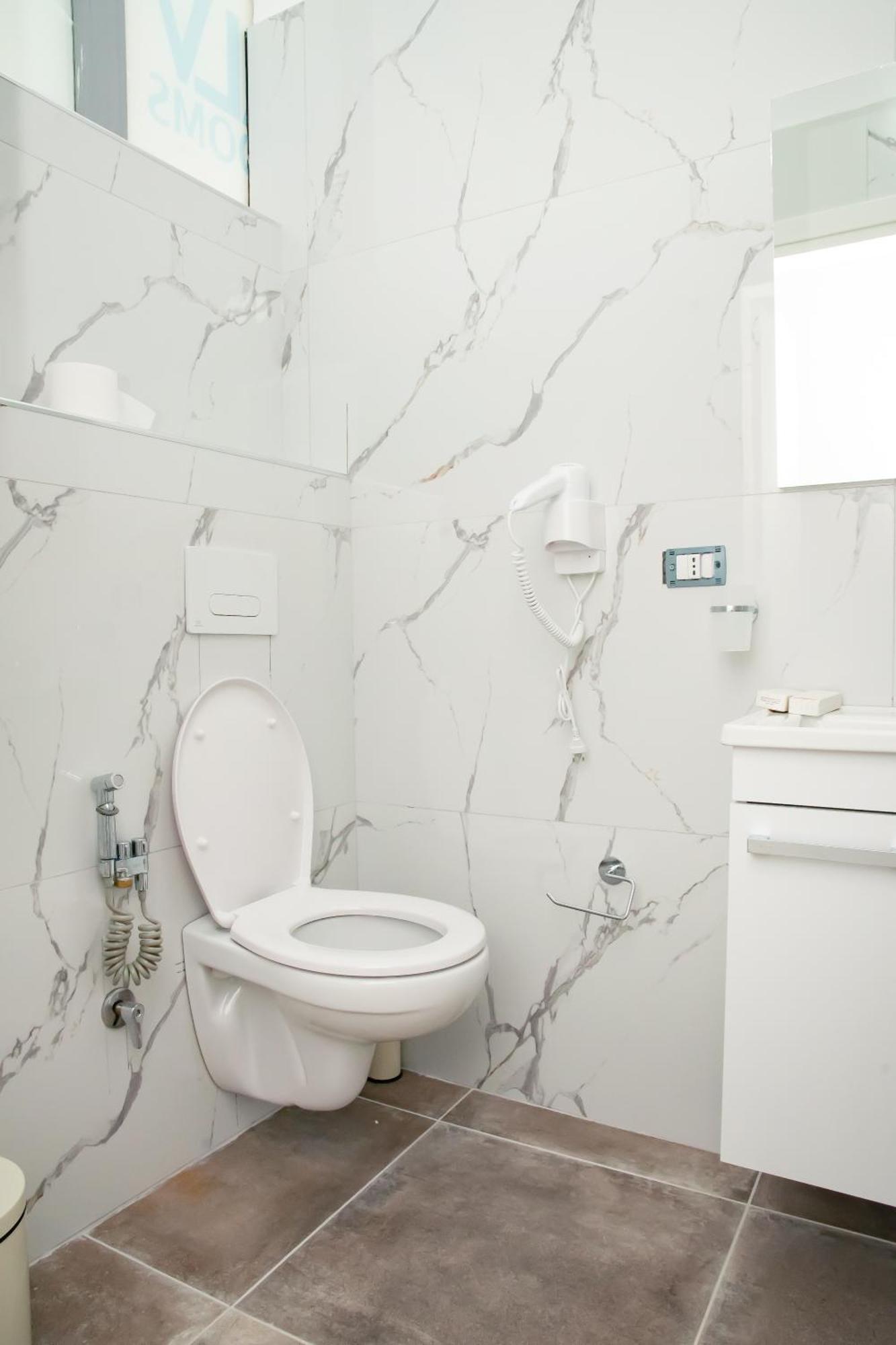 Alv Rent Rooms Vlore Ngoại thất bức ảnh